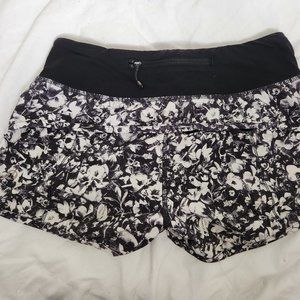 Lululemon Speed Up Low-Rise Lined Short 2.5" in black floral